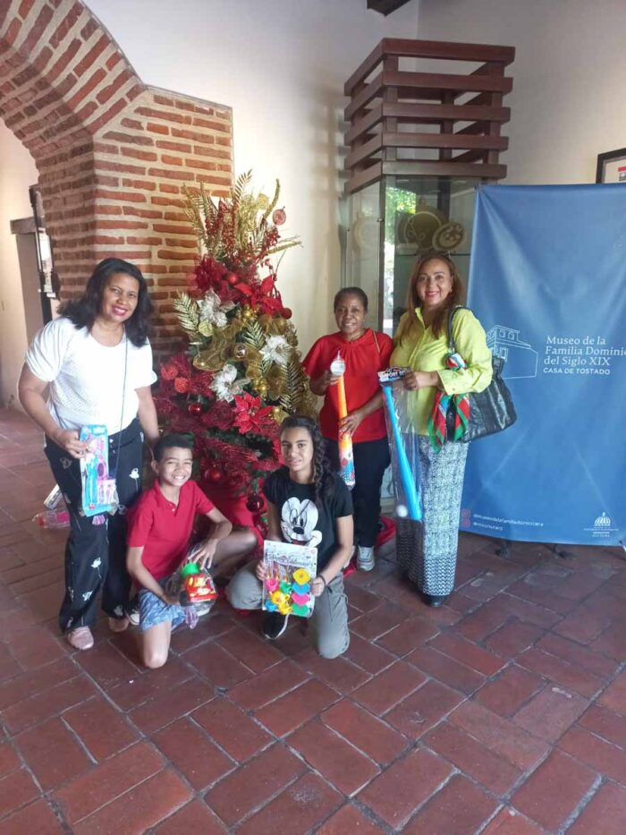 Museo de la Familia Dominicana participa en entrega de juguetes a niños de la Ciudad Colonial