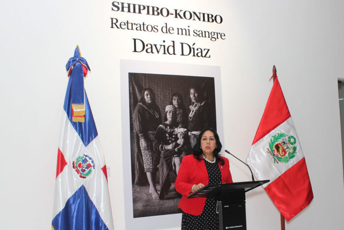 Museo de Arte Moderno inaugura exposición fotográfica “Retratos de mi sangre” de artista peruano David Diaz.