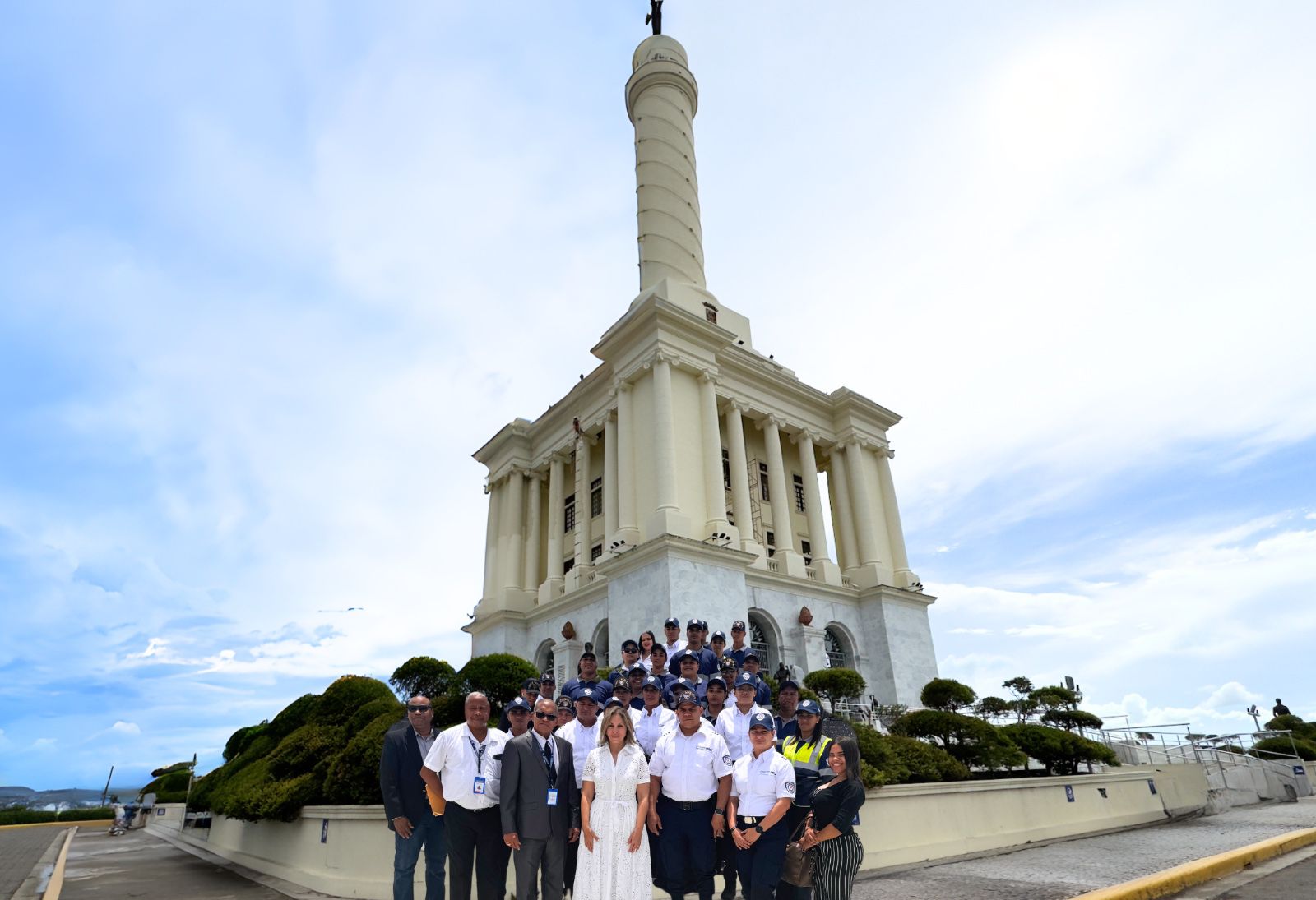 Monumento a los Héroes de la Restauración y la Alcaldía de Santiago Refuerzan la Seguridad en el Área Monumental